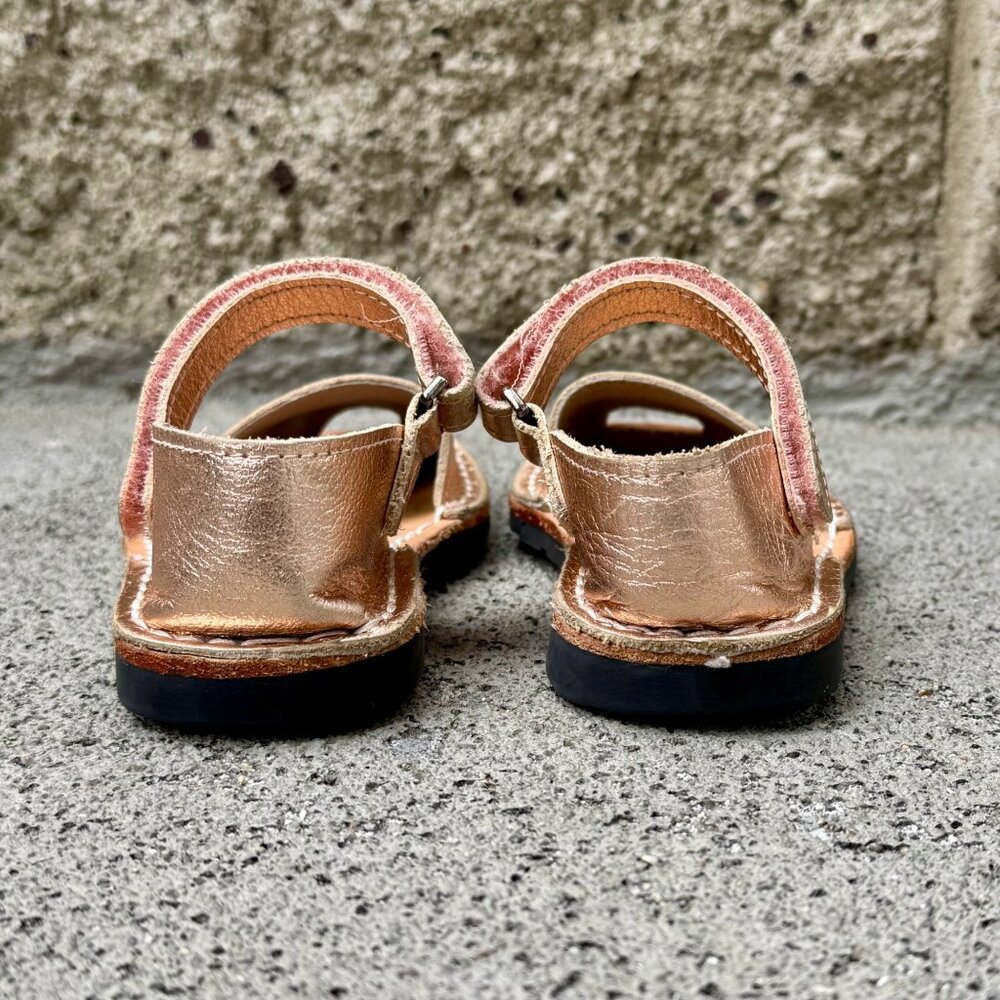 PONS Frailera Style Avarca Shoes Girls 26 EU 9.5 US Metallic Rose Gold Sandals - Picture 7 of 9